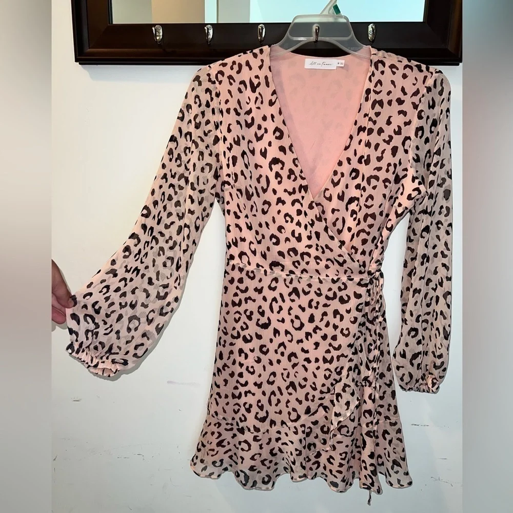 All in Favor Ladies Light Pink Leopard Print Dress Size Medium - Picture 5 of 6